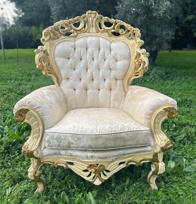 poltrona-regale-stile-barocco-con-capitonné